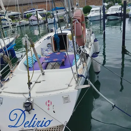 House Boat Botel