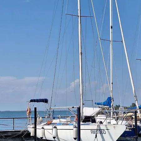 House Boat Hotel na wodzie